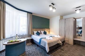 Фото номера Стандартный семейный номер Отель Krasicki Hotel Resort &amp; Spa г. Сверадув-Здруй 5