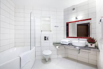 Фото номера Стандартный семейный номер Отель Krasicki Hotel Resort &amp; Spa г. Сверадув-Здруй 4