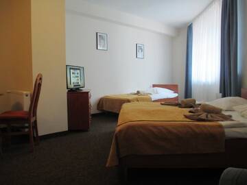 Фото номера Трехместный номер эконом-класса Курортные отели Klinika Młodości Medical SPA г. Сверадув-Здруй 2